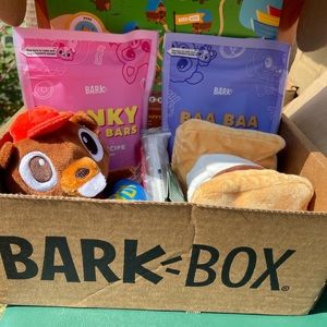 BarkBox. 2 toys and 3 treats